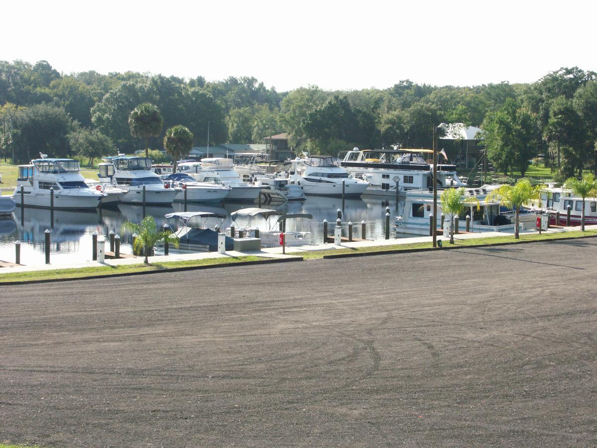 Big River Marina & Lodge Astor Екстериор снимка
